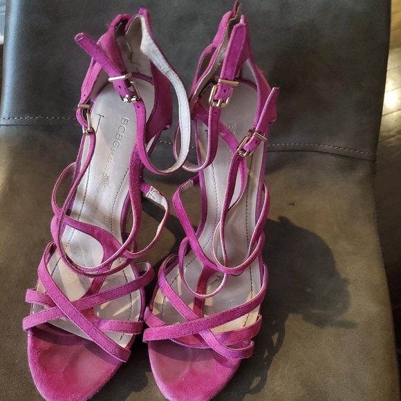 Pink suede BCBG open toe strappy sandals used. Size 7.5 - Picture 5 of 5
